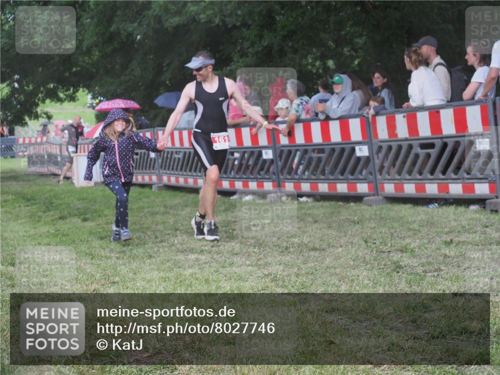 21.06.2025 - 27. Vierlanden-Triathlon KatJ http://msf.ph/oto/8027746 15.06.2025 13:31:38 Ziel 161, 760, 799 meine-sportfotos.de