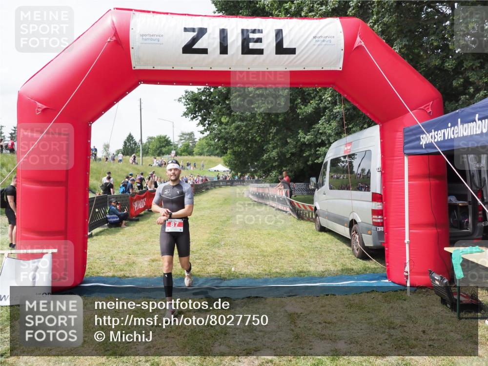 21.06.2025 - 27. Vierlanden-Triathlon MichiJ http://msf.ph/oto/8027750 15.06.2026 12:08:15 Ziel 87 meine-sportfotos.de