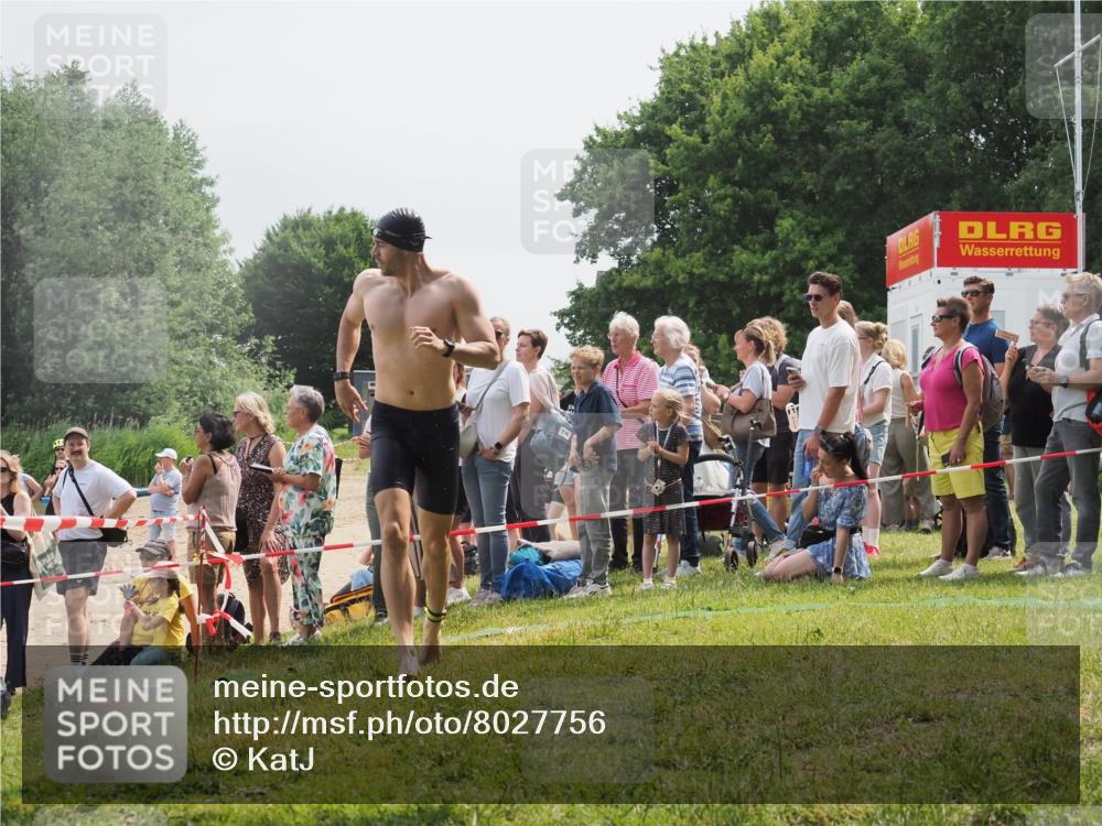 15.06.2025 - 27. Vierlanden-Triathlon KatJ http://msf.ph/oto/8027756 15.06.2025 11:01:30 Schwimmen 717, 808, 869 meine-sportfotos.de