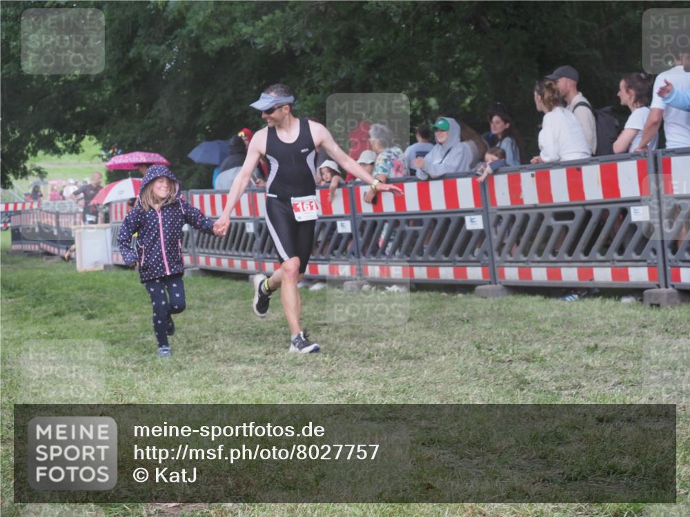 21.06.2025 - 27. Vierlanden-Triathlon KatJ http://msf.ph/oto/8027757 15.06.2025 13:31:38 Ziel 161, 760, 799 meine-sportfotos.de