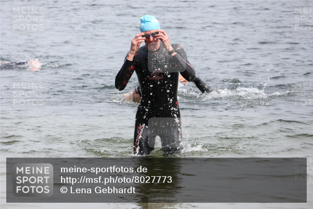 15.06.2025 - 27. Vierlanden-Triathlon Lena Gebhardt http://msf.ph/oto/8027773 15.06.2025 11:01:13 Schwimmen 808 meine-sportfotos.de