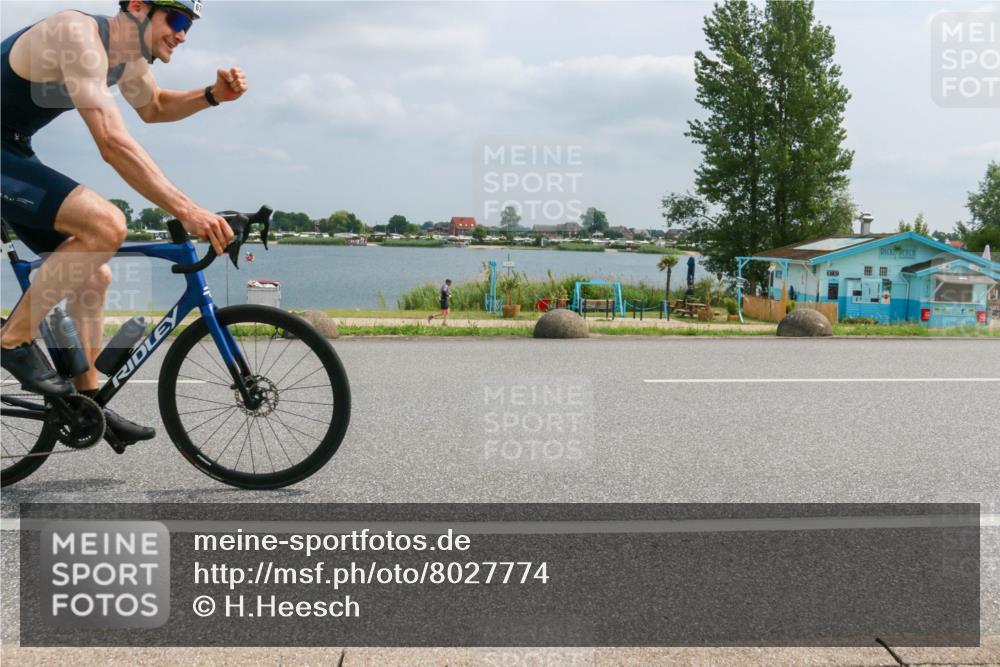 21.06.2025 - 27. Vierlanden-Triathlon H.Heesch http://msf.ph/oto/8027774 15.06.2025 12:19:48 Radfahren 678, 743, 903 meine-sportfotos.de