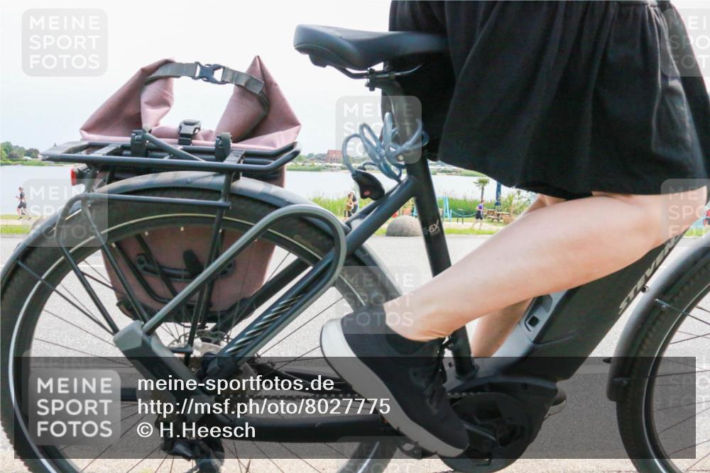 15.06.2025 - 27. Vierlanden-Triathlon H.Heesch http://msf.ph/oto/8027775 15.06.2025 11:22:27 Radfahren 218, 767, 920 meine-sportfotos.de