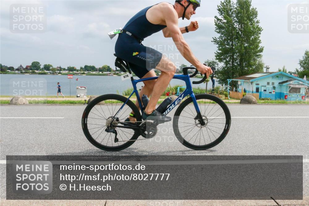21.06.2025 - 27. Vierlanden-Triathlon H.Heesch http://msf.ph/oto/8027777 15.06.2025 12:19:48 Radfahren 678, 743, 903 meine-sportfotos.de