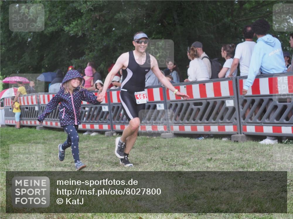 21.06.2025 - 27. Vierlanden-Triathlon KatJ http://msf.ph/oto/8027800 15.06.2025 13:31:39 Ziel 161, 731, 760 meine-sportfotos.de