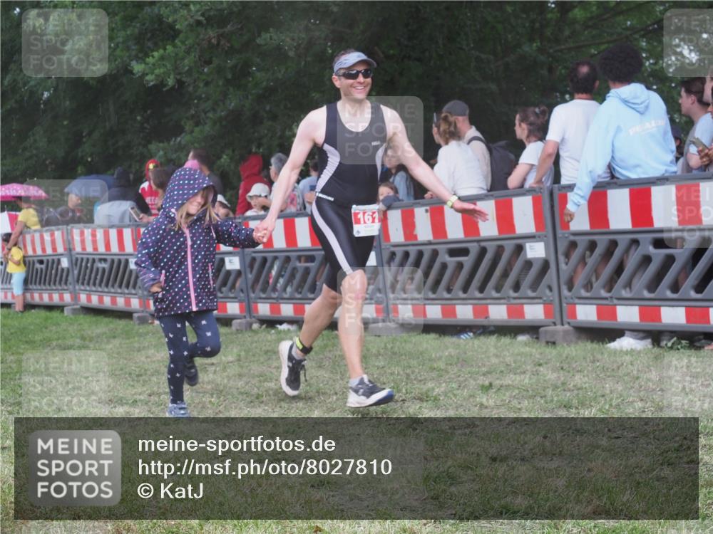 21.06.2025 - 27. Vierlanden-Triathlon KatJ http://msf.ph/oto/8027810 15.06.2025 13:31:39 Ziel 161, 731, 760 meine-sportfotos.de