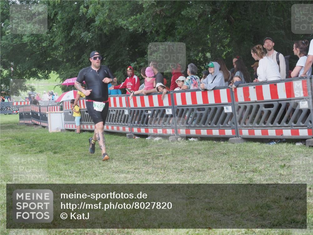 21.06.2025 - 27. Vierlanden-Triathlon KatJ http://msf.ph/oto/8027820 15.06.2025 13:31:42 Ziel 161, 731, 760 meine-sportfotos.de