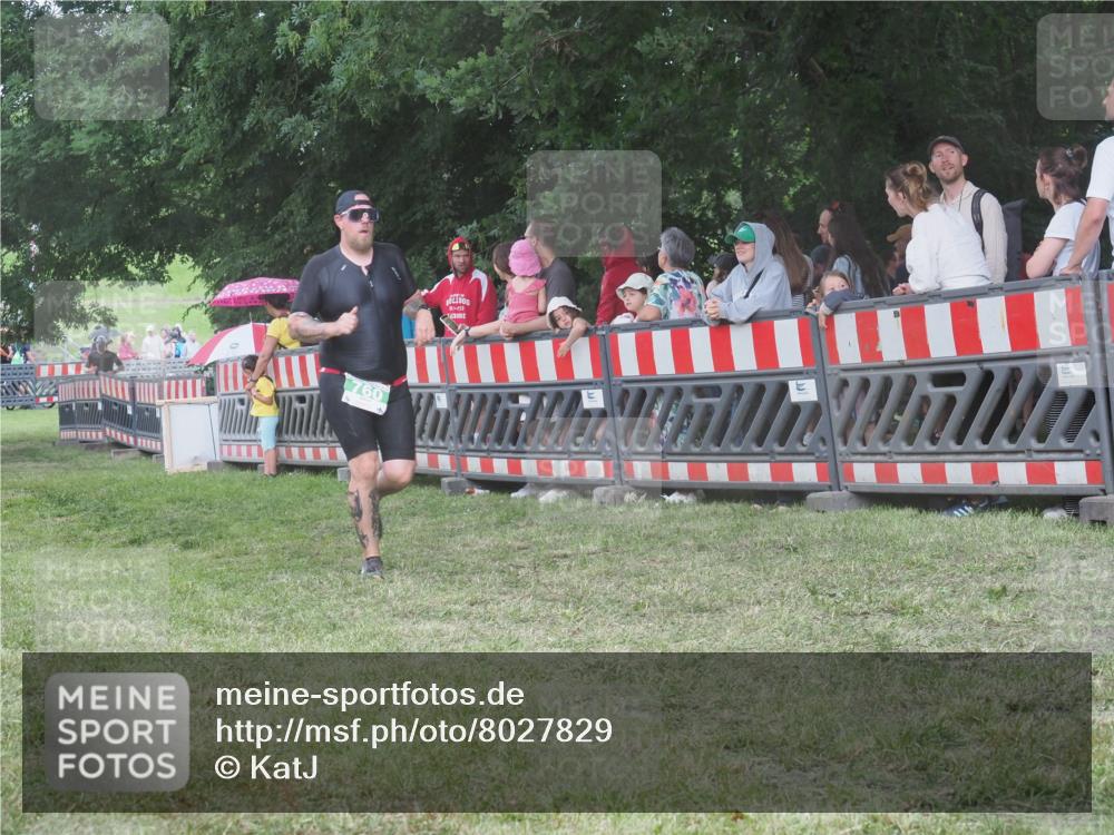 21.06.2025 - 27. Vierlanden-Triathlon KatJ http://msf.ph/oto/8027829 15.06.2025 13:31:42 Ziel 161, 731, 760 meine-sportfotos.de