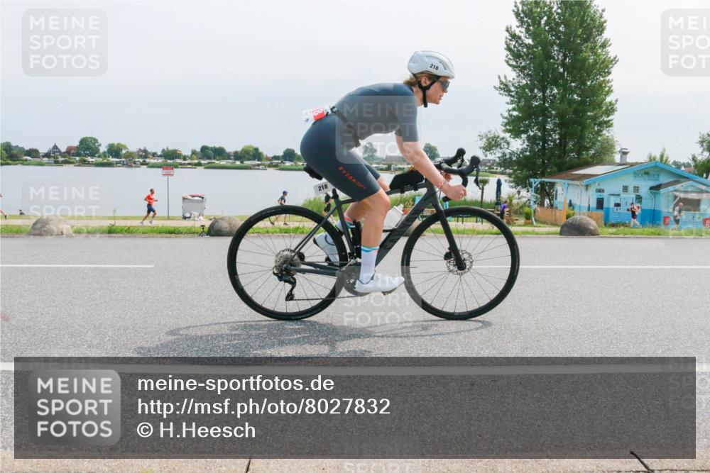 15.06.2025 - 27. Vierlanden-Triathlon H.Heesch http://msf.ph/oto/8027832 15.06.2025 11:22:28 Radfahren 218, 767, 920 meine-sportfotos.de