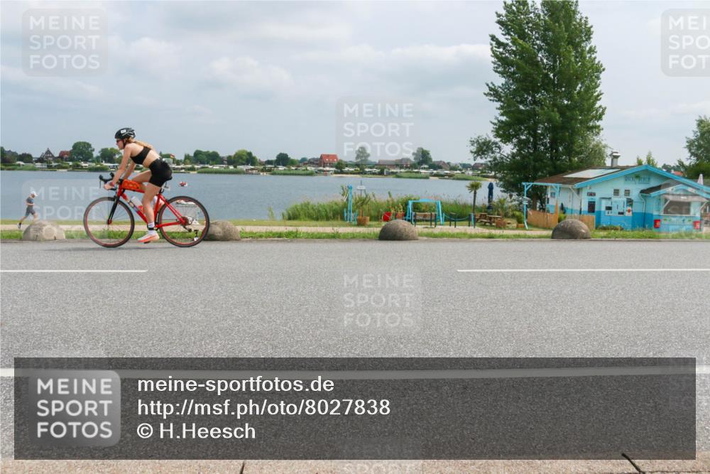 21.06.2025 - 27. Vierlanden-Triathlon H.Heesch http://msf.ph/oto/8027838 15.06.2025 12:20:10 Radfahren 709, 905, 922 meine-sportfotos.de