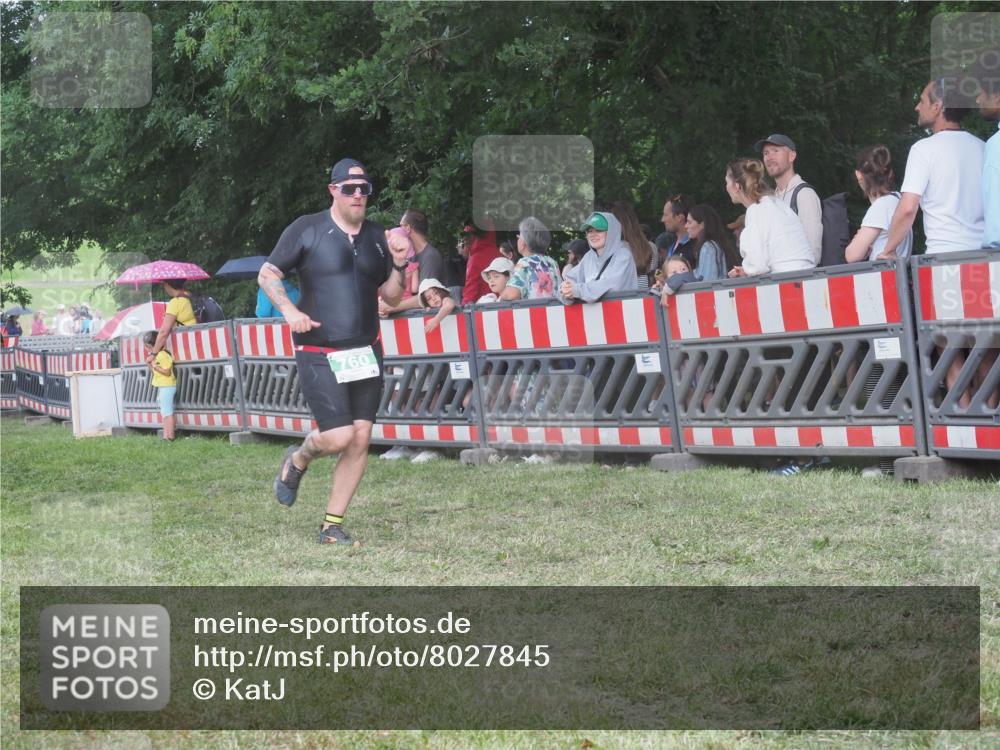 21.06.2025 - 27. Vierlanden-Triathlon KatJ http://msf.ph/oto/8027845 15.06.2025 13:31:42 Ziel 161, 731, 760 meine-sportfotos.de