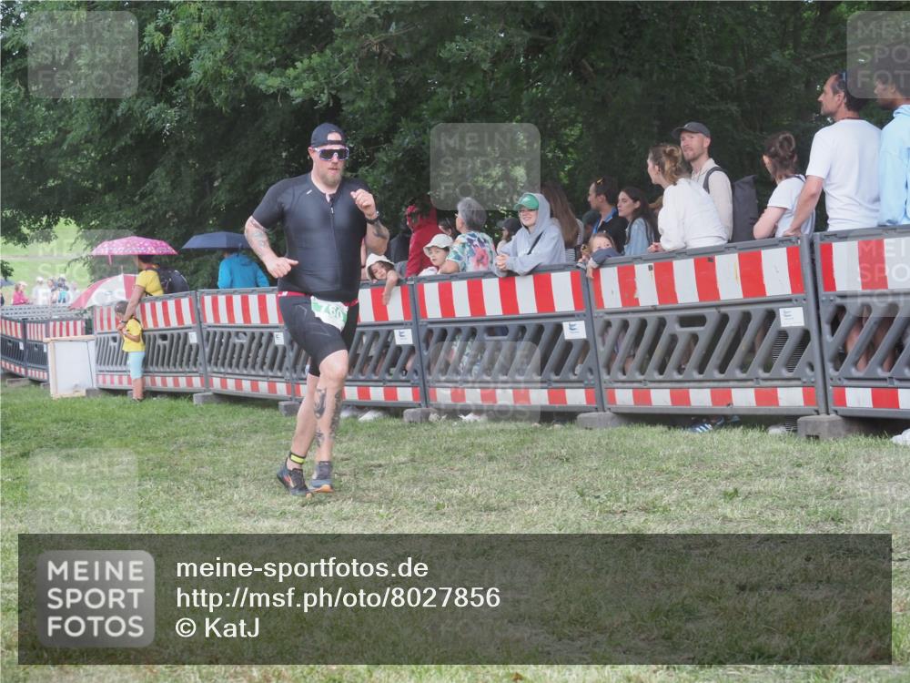 21.06.2025 - 27. Vierlanden-Triathlon KatJ http://msf.ph/oto/8027856 15.06.2025 13:31:42 Ziel 161, 731, 760 meine-sportfotos.de