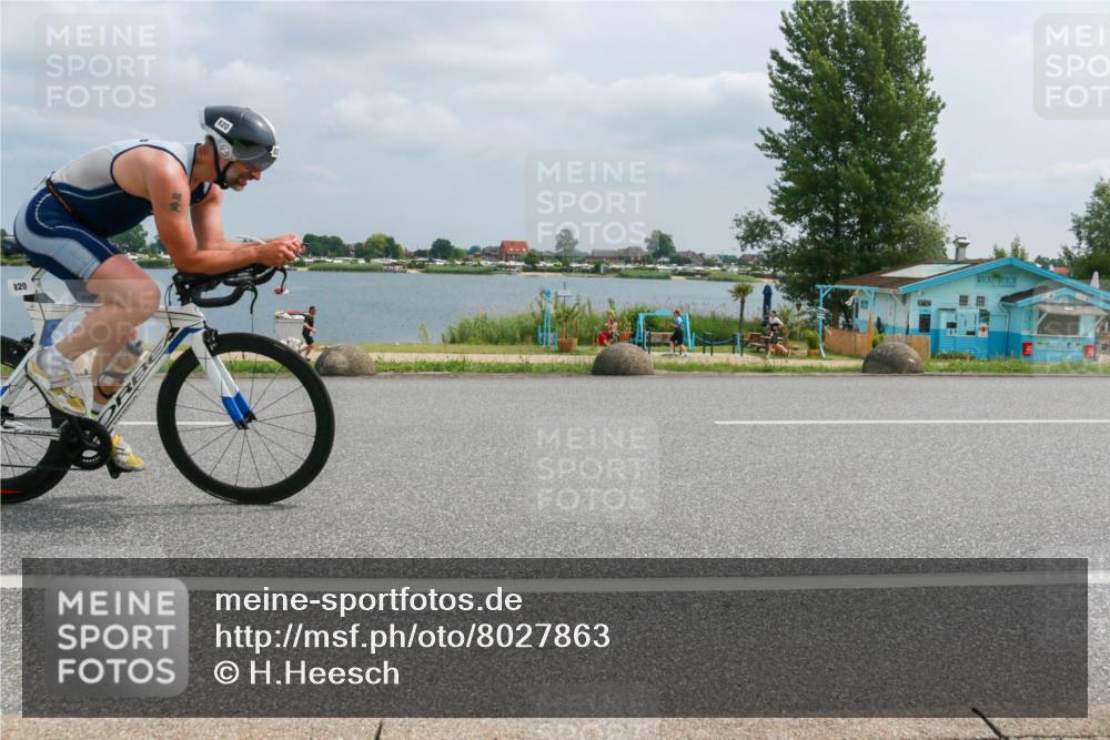 21.06.2025 - 27. Vierlanden-Triathlon H.Heesch http://msf.ph/oto/8027863 15.06.2025 12:20:21 Radfahren 820 meine-sportfotos.de