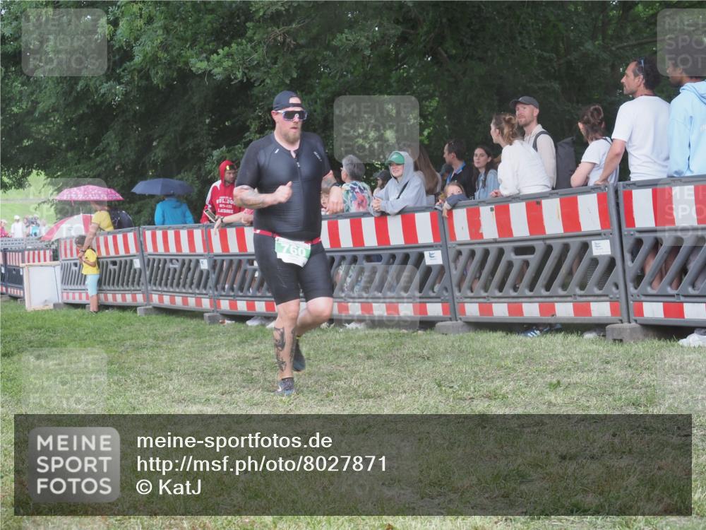 21.06.2025 - 27. Vierlanden-Triathlon KatJ http://msf.ph/oto/8027871 15.06.2025 13:31:43 Ziel 731, 760 meine-sportfotos.de