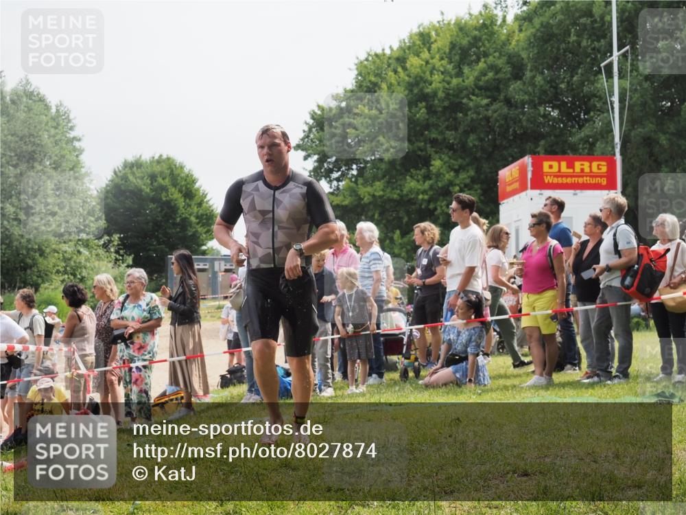 15.06.2025 - 27. Vierlanden-Triathlon KatJ http://msf.ph/oto/8027874 15.06.2025 11:01:41 Schwimmen 701 meine-sportfotos.de