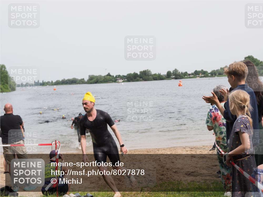 21.06.2025 - 27. Vierlanden-Triathlon MichiJ http://msf.ph/oto/8027878 15.06.2026 10:58:18 Schwimmen 710, 762, 769 meine-sportfotos.de