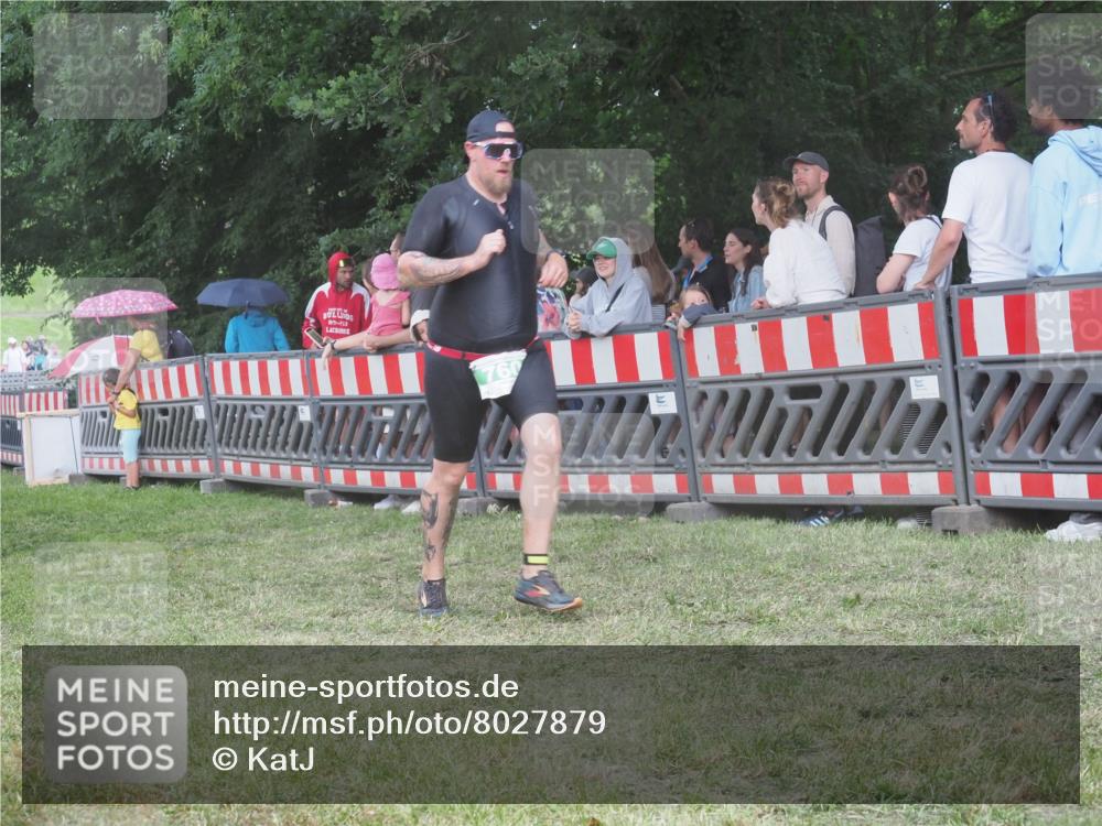 21.06.2025 - 27. Vierlanden-Triathlon KatJ http://msf.ph/oto/8027879 15.06.2025 13:31:43 Ziel 731, 760 meine-sportfotos.de