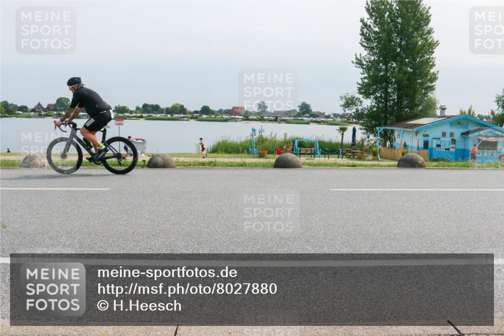 15.06.2025 - 27. Vierlanden-Triathlon H.Heesch http://msf.ph/oto/8027880 15.06.2025 11:22:36 Radfahren 74, 198, 791, 951 meine-sportfotos.de