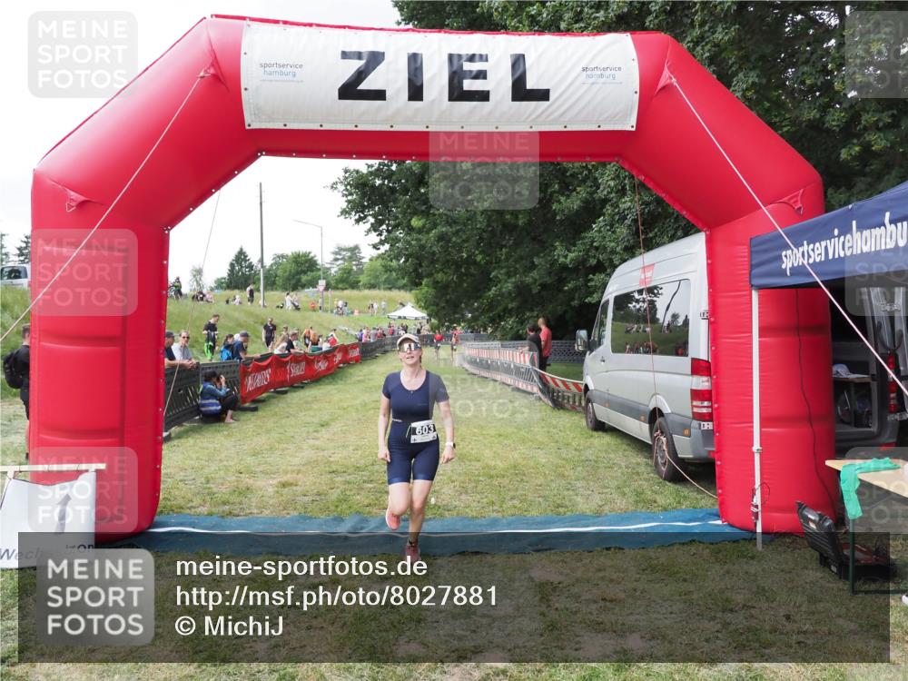 21.06.2025 - 27. Vierlanden-Triathlon MichiJ http://msf.ph/oto/8027881 15.06.2026 12:09:41 Ziel 603 meine-sportfotos.de