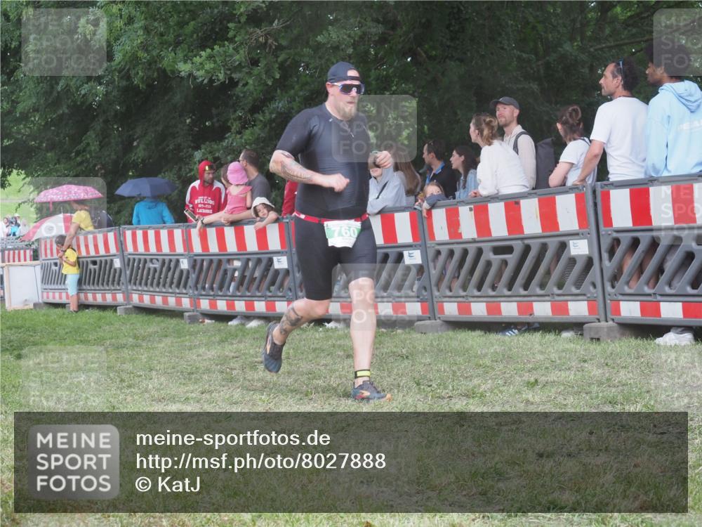 21.06.2025 - 27. Vierlanden-Triathlon KatJ http://msf.ph/oto/8027888 15.06.2025 13:31:43 Ziel 731, 760 meine-sportfotos.de