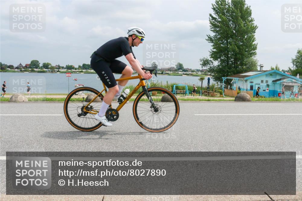 21.06.2025 - 27. Vierlanden-Triathlon H.Heesch http://msf.ph/oto/8027890 15.06.2025 12:20:29 Radfahren 751 meine-sportfotos.de