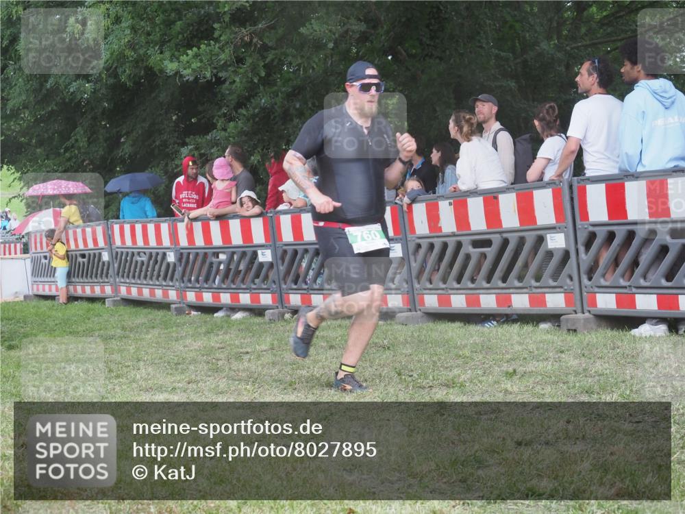 21.06.2025 - 27. Vierlanden-Triathlon KatJ http://msf.ph/oto/8027895 15.06.2025 13:31:43 Ziel 731, 760 meine-sportfotos.de