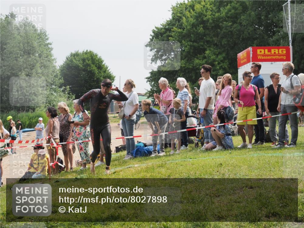 15.06.2025 - 27. Vierlanden-Triathlon KatJ http://msf.ph/oto/8027898 15.06.2025 11:02:01 Schwimmen 867 meine-sportfotos.de