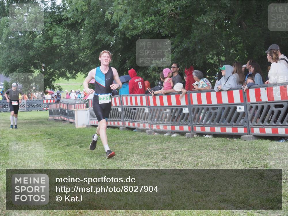 21.06.2025 - 27. Vierlanden-Triathlon KatJ http://msf.ph/oto/8027904 15.06.2025 13:31:49 Ziel 30, 731 meine-sportfotos.de