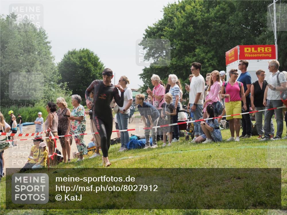 15.06.2025 - 27. Vierlanden-Triathlon KatJ http://msf.ph/oto/8027912 15.06.2025 11:02:01 Schwimmen 867 meine-sportfotos.de