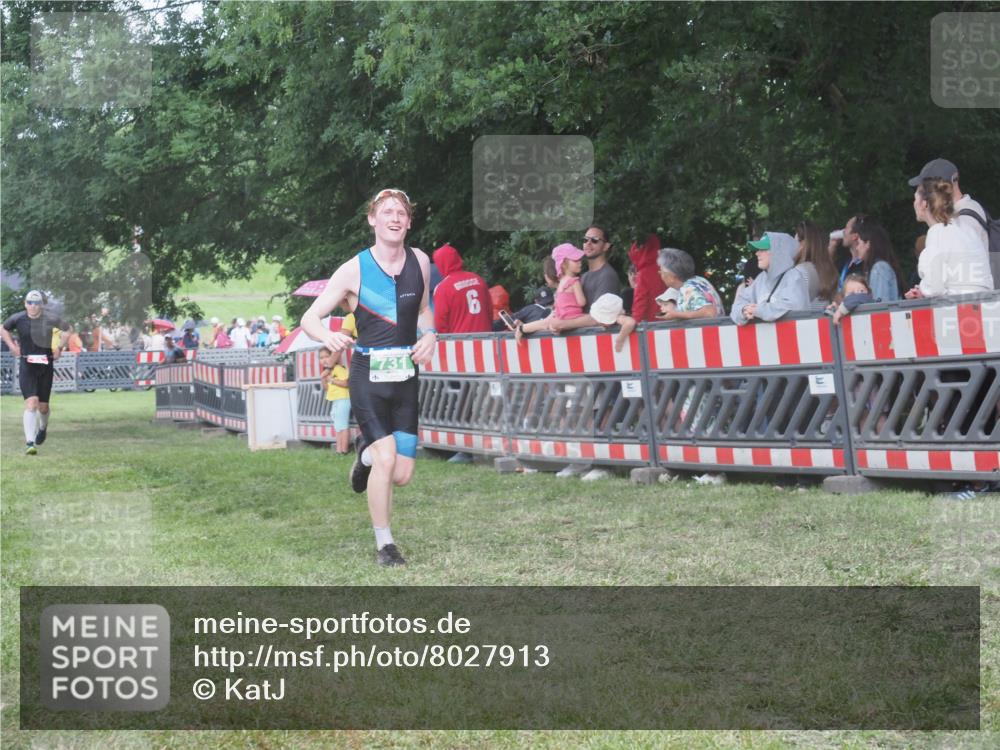 21.06.2025 - 27. Vierlanden-Triathlon KatJ http://msf.ph/oto/8027913 15.06.2025 13:31:49 Ziel 30, 731 meine-sportfotos.de