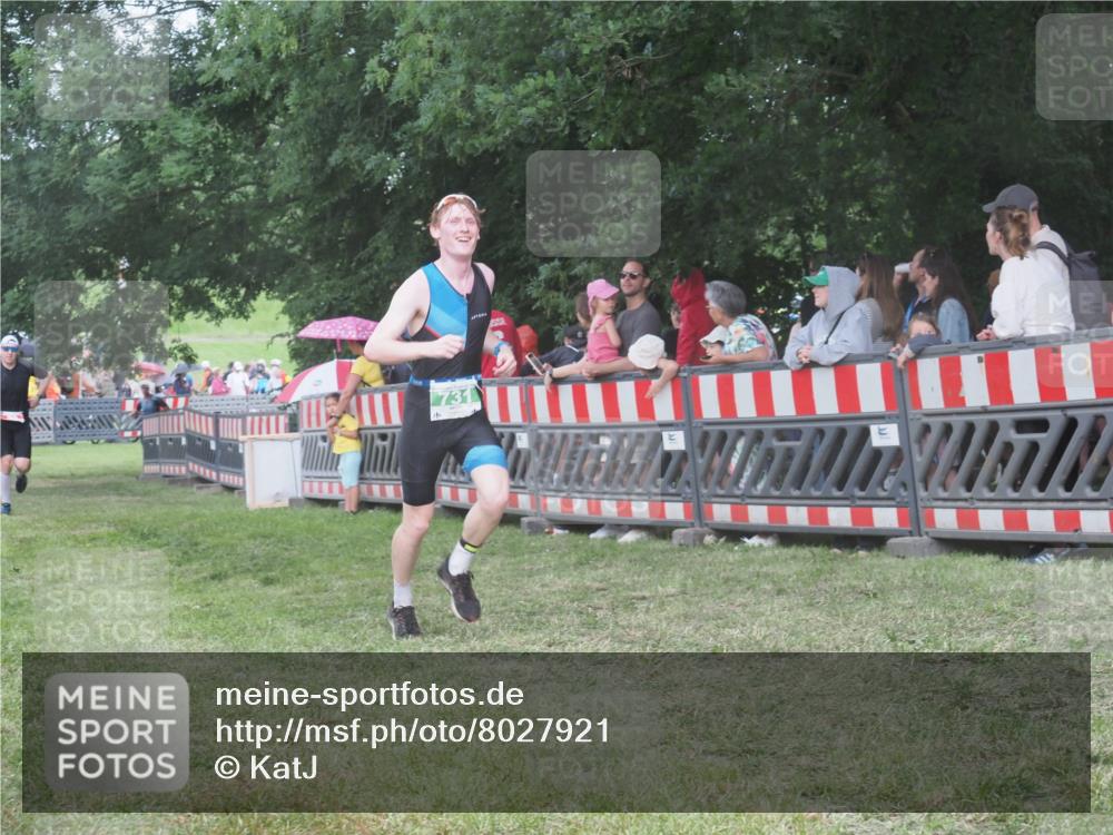 21.06.2025 - 27. Vierlanden-Triathlon KatJ http://msf.ph/oto/8027921 15.06.2025 13:31:49 Ziel 30, 731 meine-sportfotos.de
