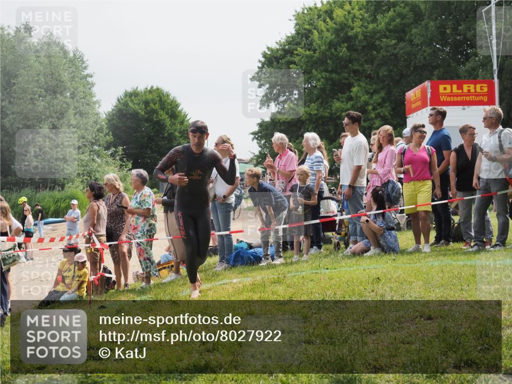 15.06.2025 - 27. Vierlanden-Triathlon KatJ http://msf.ph/oto/8027922 15.06.2025 11:02:01 Schwimmen 867 meine-sportfotos.de
