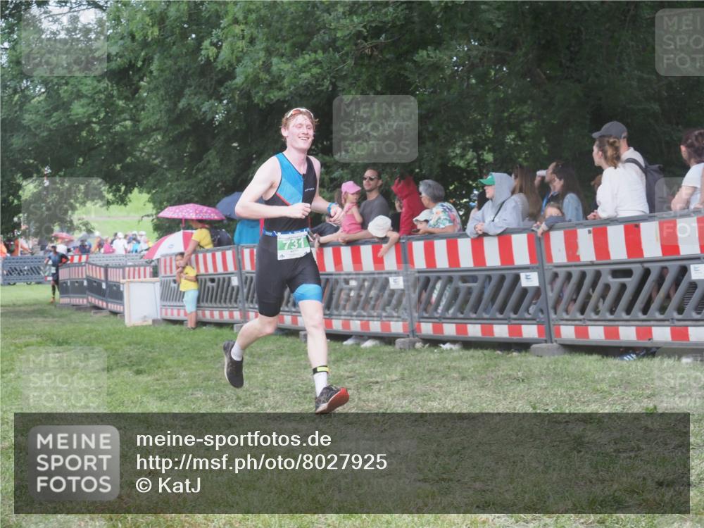 21.06.2025 - 27. Vierlanden-Triathlon KatJ http://msf.ph/oto/8027925 15.06.2025 13:31:49 Ziel 30, 731 meine-sportfotos.de