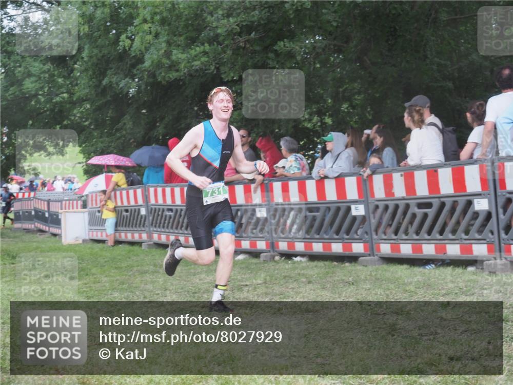 21.06.2025 - 27. Vierlanden-Triathlon KatJ http://msf.ph/oto/8027929 15.06.2025 13:31:49 Ziel 30, 731 meine-sportfotos.de
