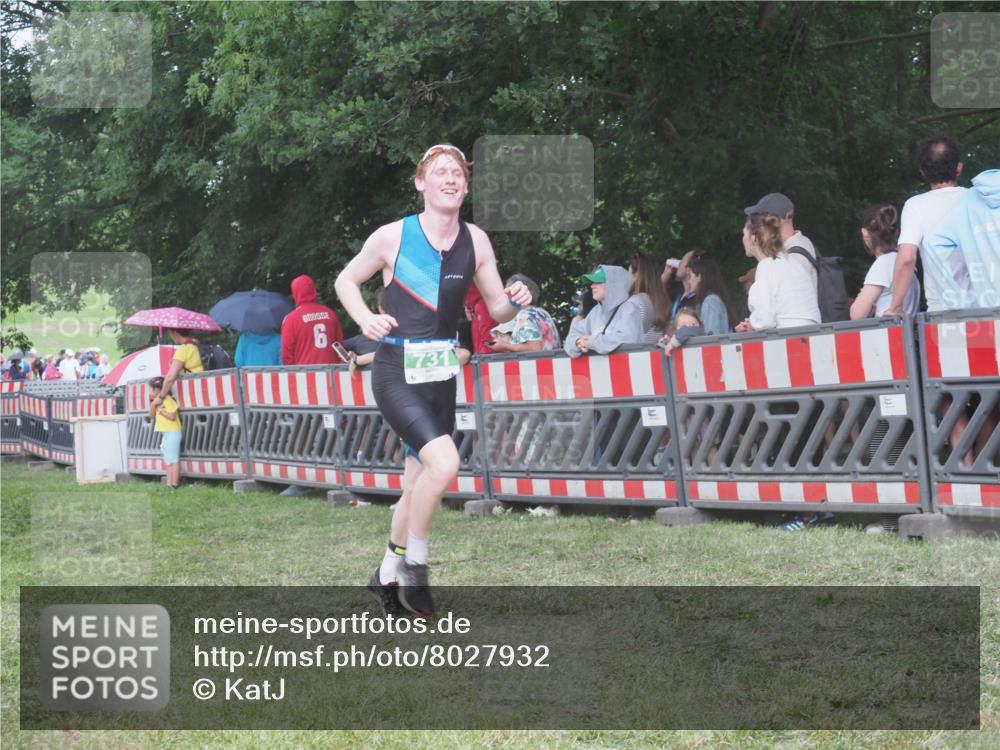 21.06.2025 - 27. Vierlanden-Triathlon KatJ http://msf.ph/oto/8027932 15.06.2025 13:31:49 Ziel 30, 731 meine-sportfotos.de