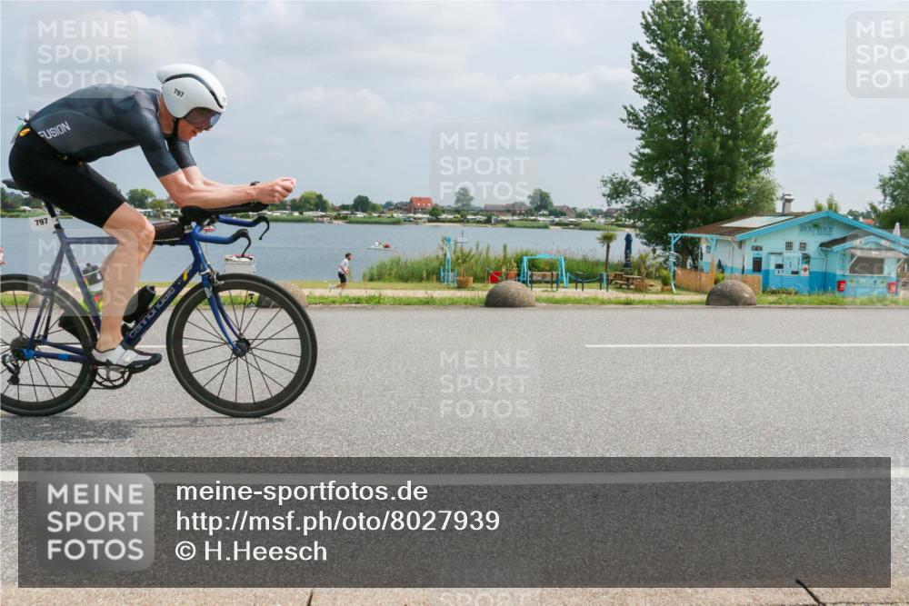 21.06.2025 - 27. Vierlanden-Triathlon H.Heesch http://msf.ph/oto/8027939 15.06.2025 12:21:06 Radfahren 797 meine-sportfotos.de