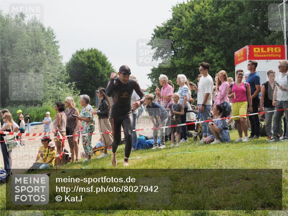 15.06.2025 - 27. Vierlanden-Triathlon KatJ http://msf.ph/oto/8027942 15.06.2025 11:02:01 Schwimmen 867 meine-sportfotos.de