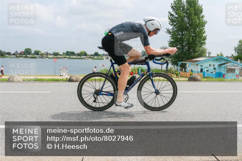 21.06.2025 - 27. Vierlanden-Triathlon H.Heesch http://msf.ph/oto/8027946 15.06.2025 12:21:06 Radfahren 797 meine-sportfotos.de