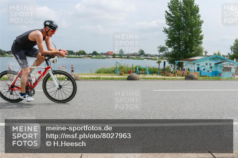 21.06.2025 - 27. Vierlanden-Triathlon H.Heesch http://msf.ph/oto/8027963 15.06.2025 12:21:47 Radfahren 810 meine-sportfotos.de