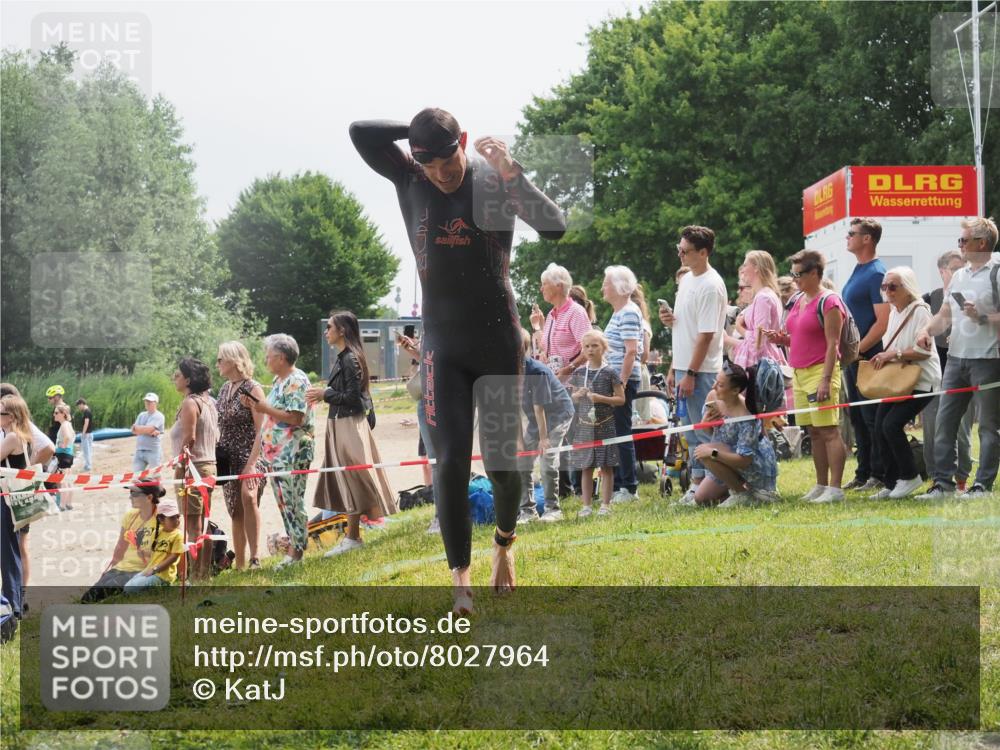 15.06.2025 - 27. Vierlanden-Triathlon KatJ http://msf.ph/oto/8027964 15.06.2025 11:02:02 Schwimmen 867 meine-sportfotos.de
