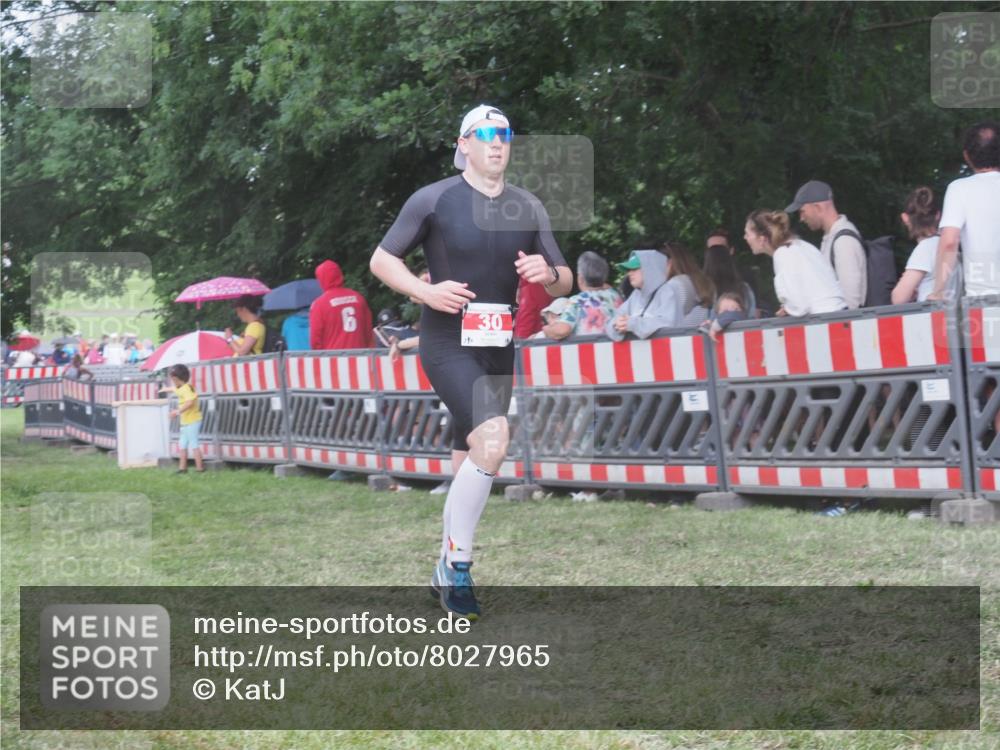 21.06.2025 - 27. Vierlanden-Triathlon KatJ http://msf.ph/oto/8027965 15.06.2025 13:31:54 Ziel 30, 836, 1072 meine-sportfotos.de