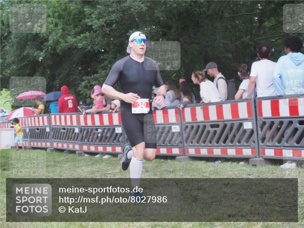 21.06.2025 - 27. Vierlanden-Triathlon KatJ http://msf.ph/oto/8027986 15.06.2025 13:31:54 Ziel 30, 836, 1072 meine-sportfotos.de
