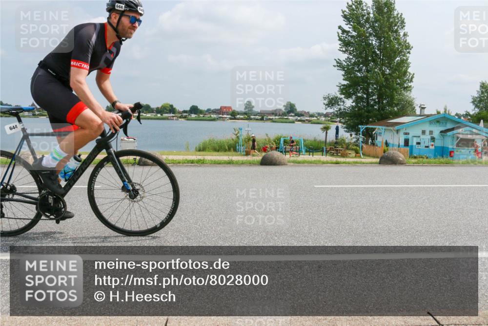 21.06.2025 - 27. Vierlanden-Triathlon H.Heesch http://msf.ph/oto/8028000 15.06.2025 12:22:10 Radfahren 644 meine-sportfotos.de