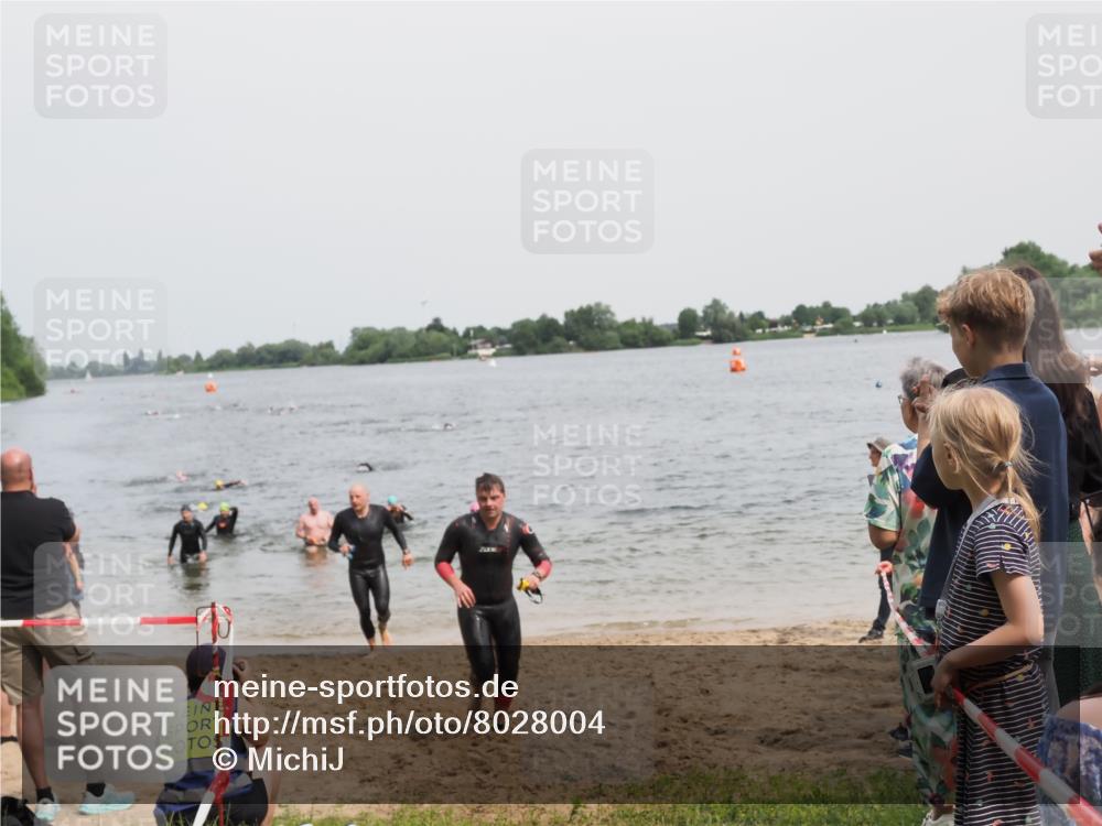 21.06.2025 - 27. Vierlanden-Triathlon MichiJ http://msf.ph/oto/8028004 15.06.2026 10:58:26 Schwimmen 643, 710, 732, 741 meine-sportfotos.de