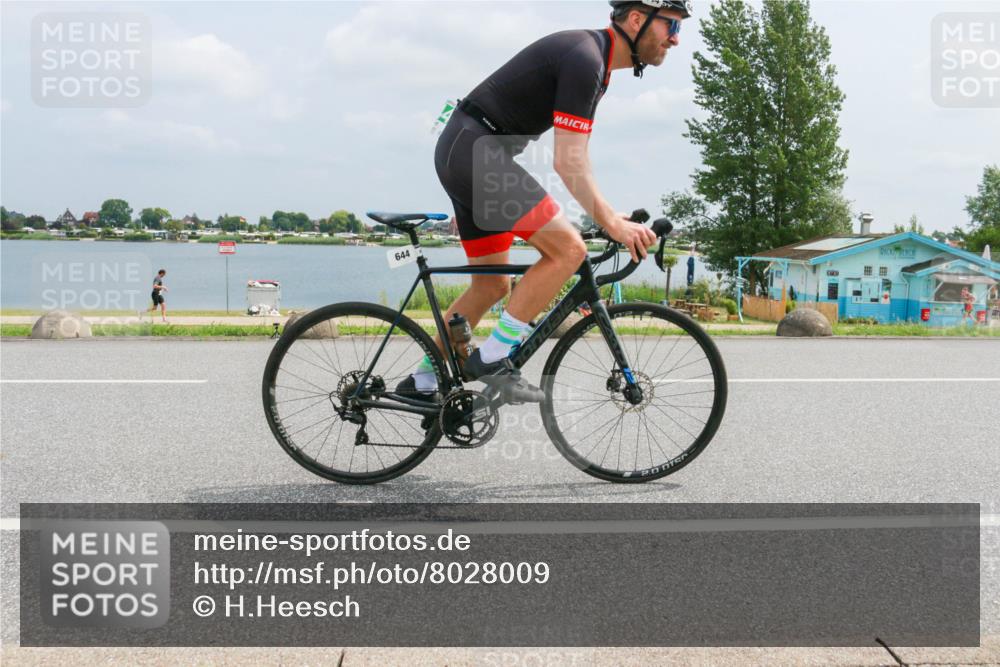 21.06.2025 - 27. Vierlanden-Triathlon H.Heesch http://msf.ph/oto/8028009 15.06.2025 12:22:10 Radfahren 644 meine-sportfotos.de