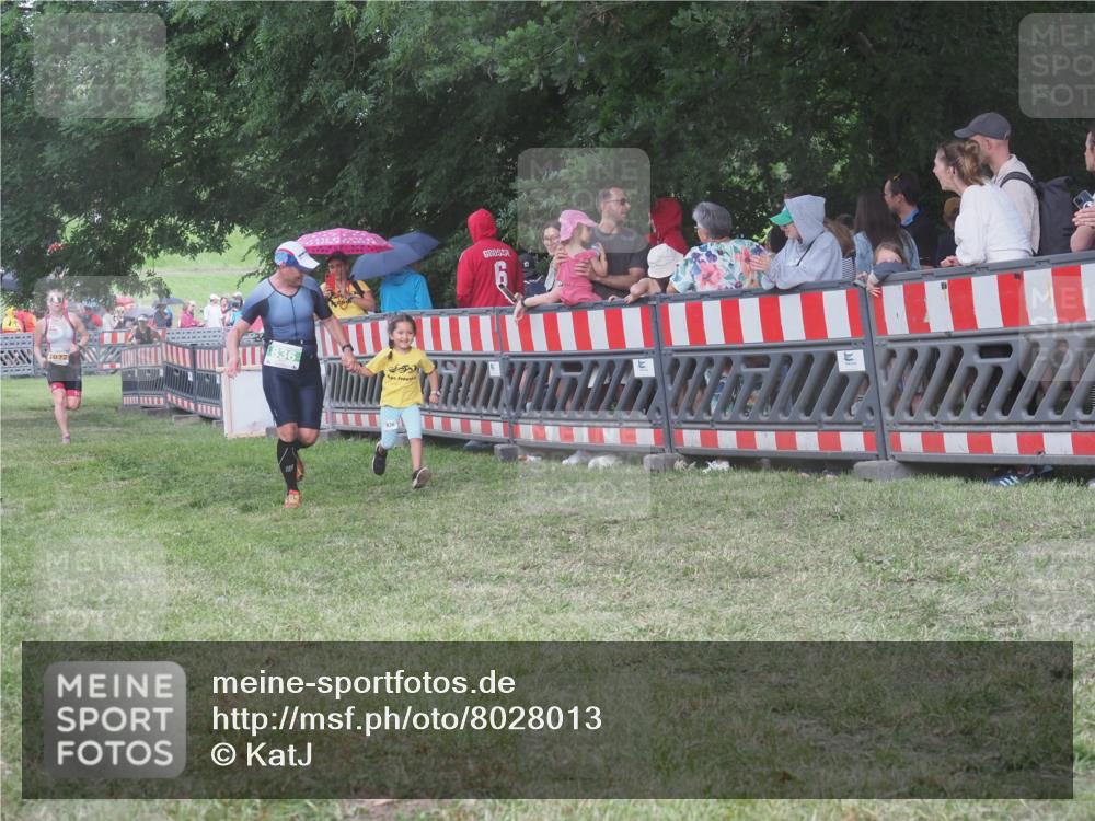 21.06.2025 - 27. Vierlanden-Triathlon KatJ http://msf.ph/oto/8028013 15.06.2025 13:31:59 Ziel 836, 861, 1072 meine-sportfotos.de