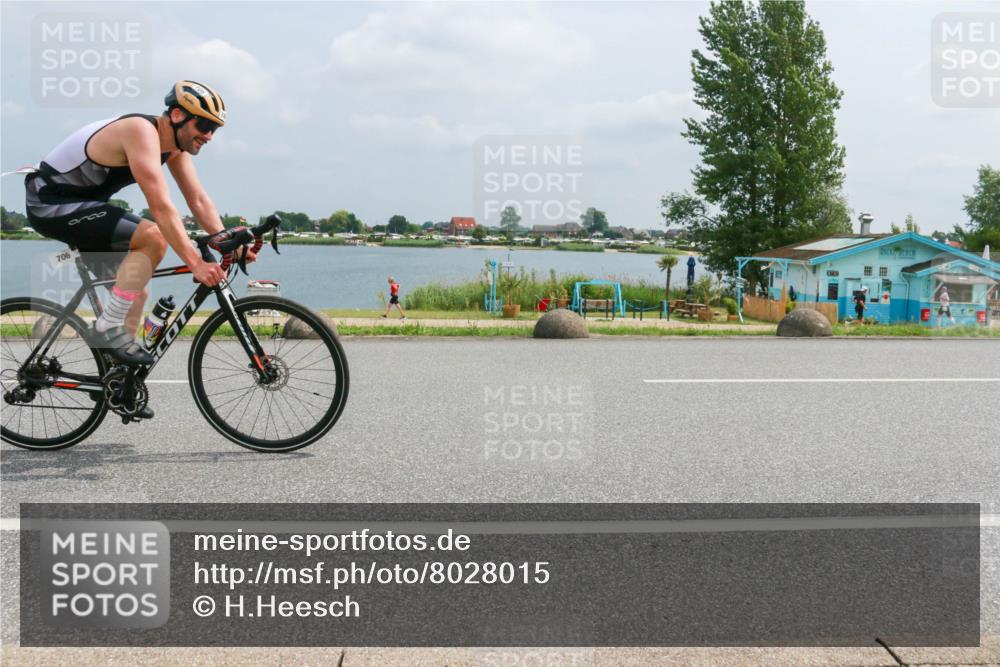 21.06.2025 - 27. Vierlanden-Triathlon H.Heesch http://msf.ph/oto/8028015 15.06.2025 12:22:26 Radfahren 706, 883 meine-sportfotos.de