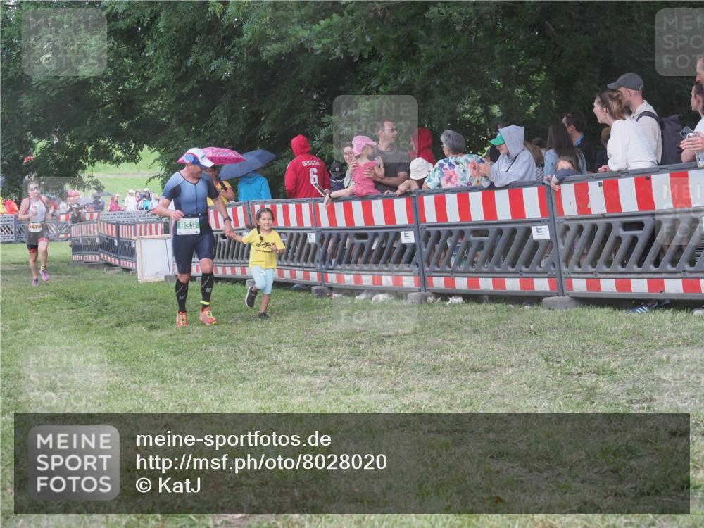 21.06.2025 - 27. Vierlanden-Triathlon KatJ http://msf.ph/oto/8028020 15.06.2025 13:31:59 Ziel 836, 861, 1072 meine-sportfotos.de