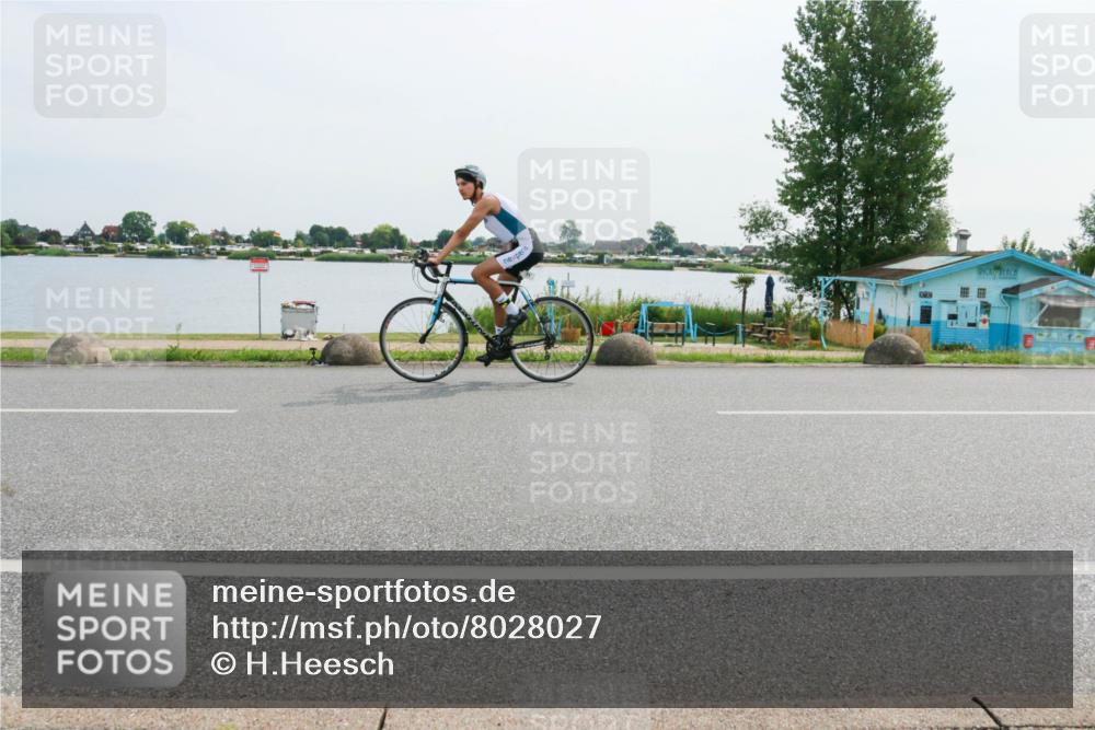 15.06.2025 - 27. Vierlanden-Triathlon H.Heesch http://msf.ph/oto/8028027 15.06.2025 10:28:46 Radfahren 26, 71 meine-sportfotos.de