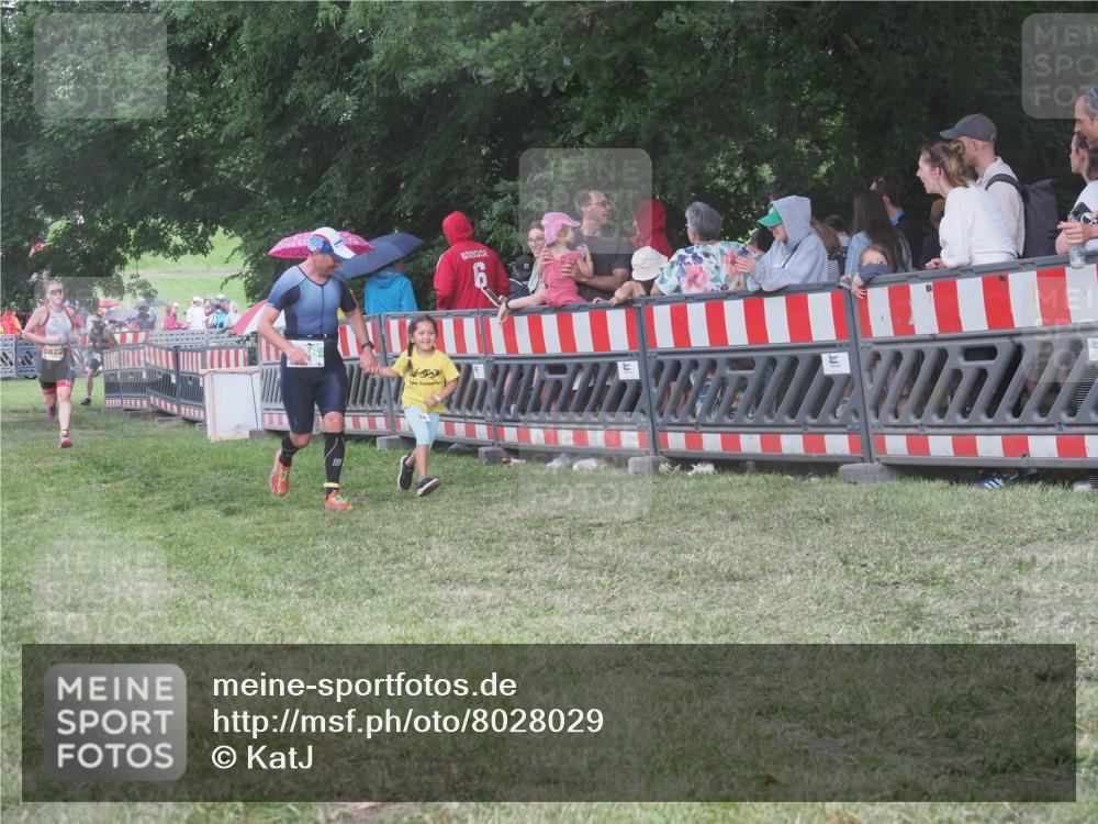 21.06.2025 - 27. Vierlanden-Triathlon KatJ http://msf.ph/oto/8028029 15.06.2025 13:31:59 Ziel 836, 861, 1072 meine-sportfotos.de